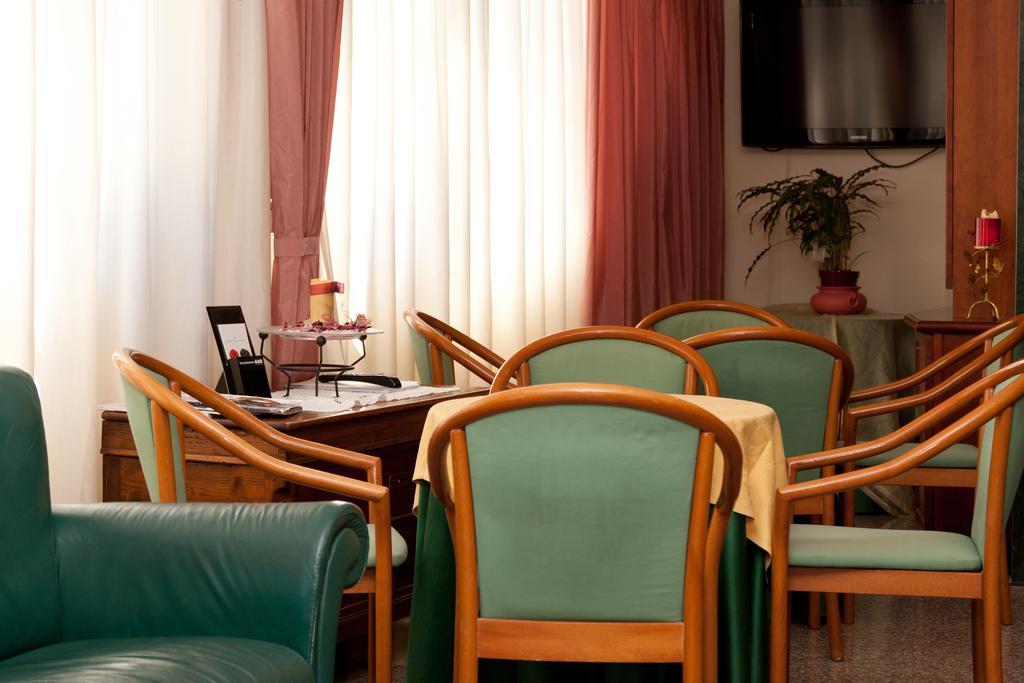 Hotel Casa Ferretti Di Ferretti Village 3*